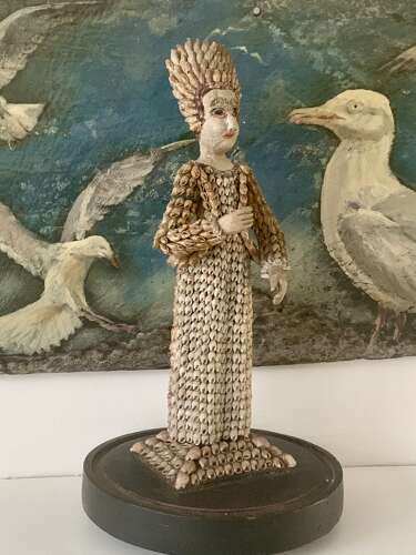 A RARE 19th CENTURY SAILORS SEASHELL DOLL