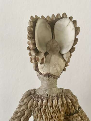 A RARE 19th CENTURY SAILORS SEASHELL DOLL