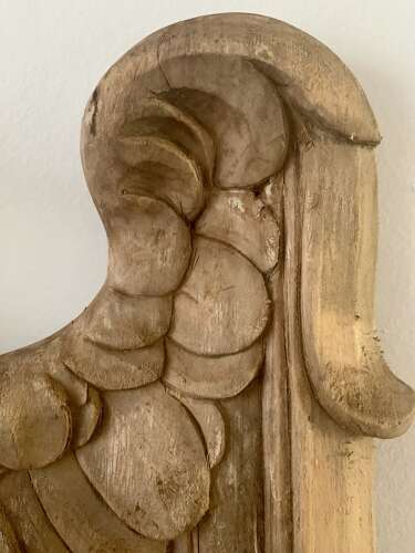 STUNNING ANTIQUE CARVING OF AN EAGLE