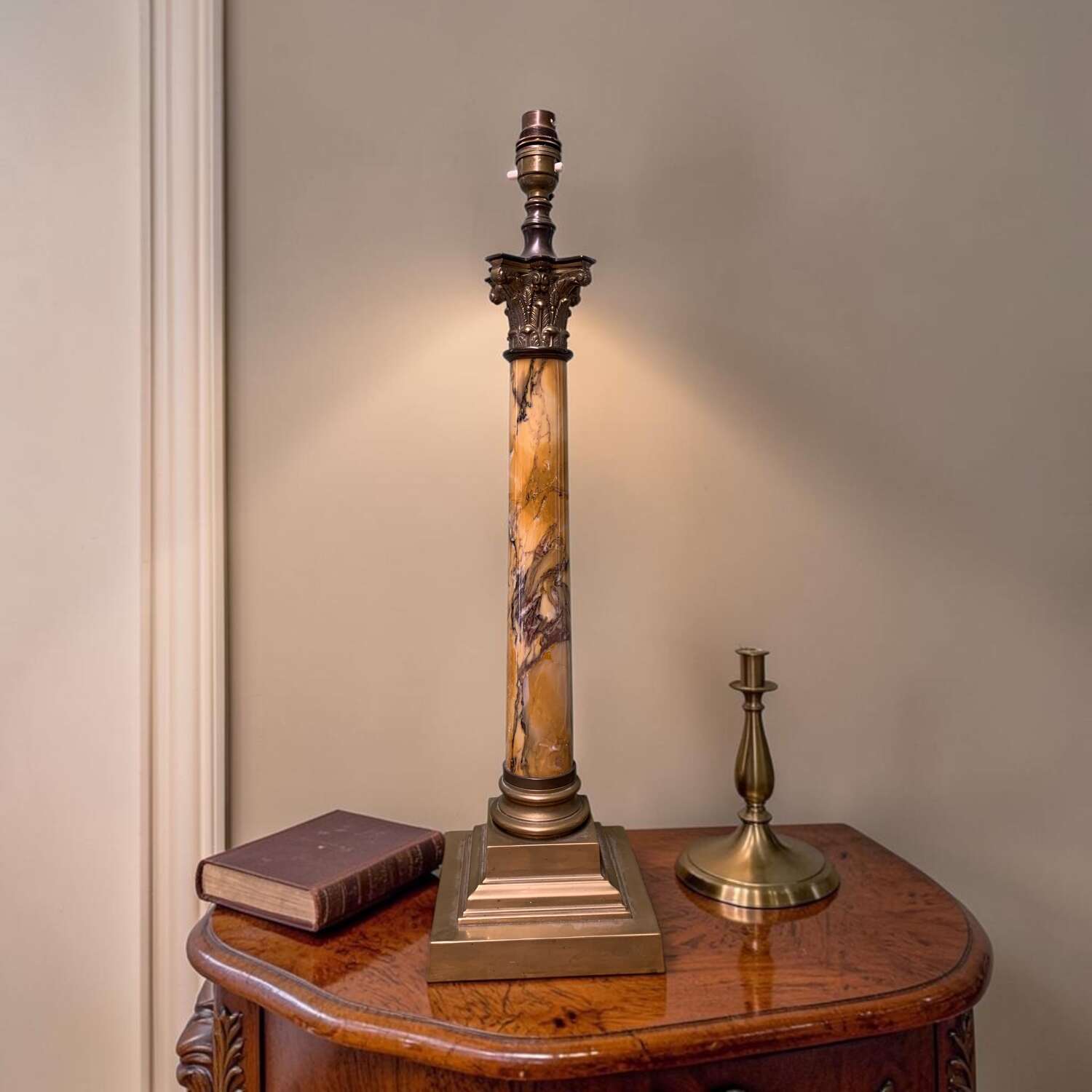 MID CENTURY CORINTHIAN COLUMN TABLE LAMP