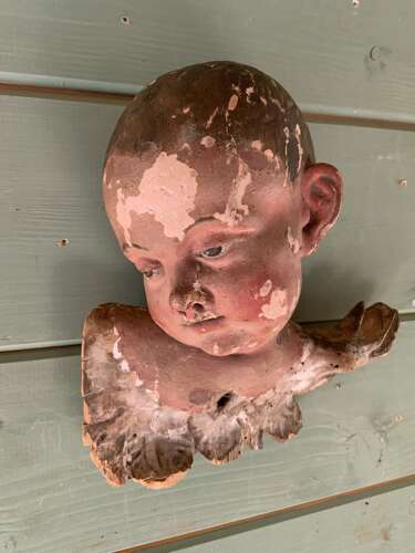 AN EARLY 18th C FRENCH CARVING OF A PUTTO