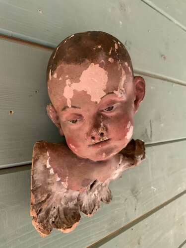 AN EARLY 18th C FRENCH CARVING OF A PUTTO